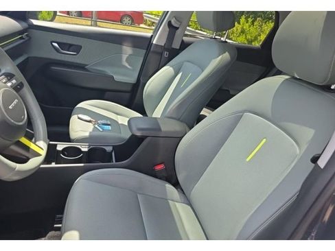 Used 2024 Hyundai Kona Limited FWD image 5