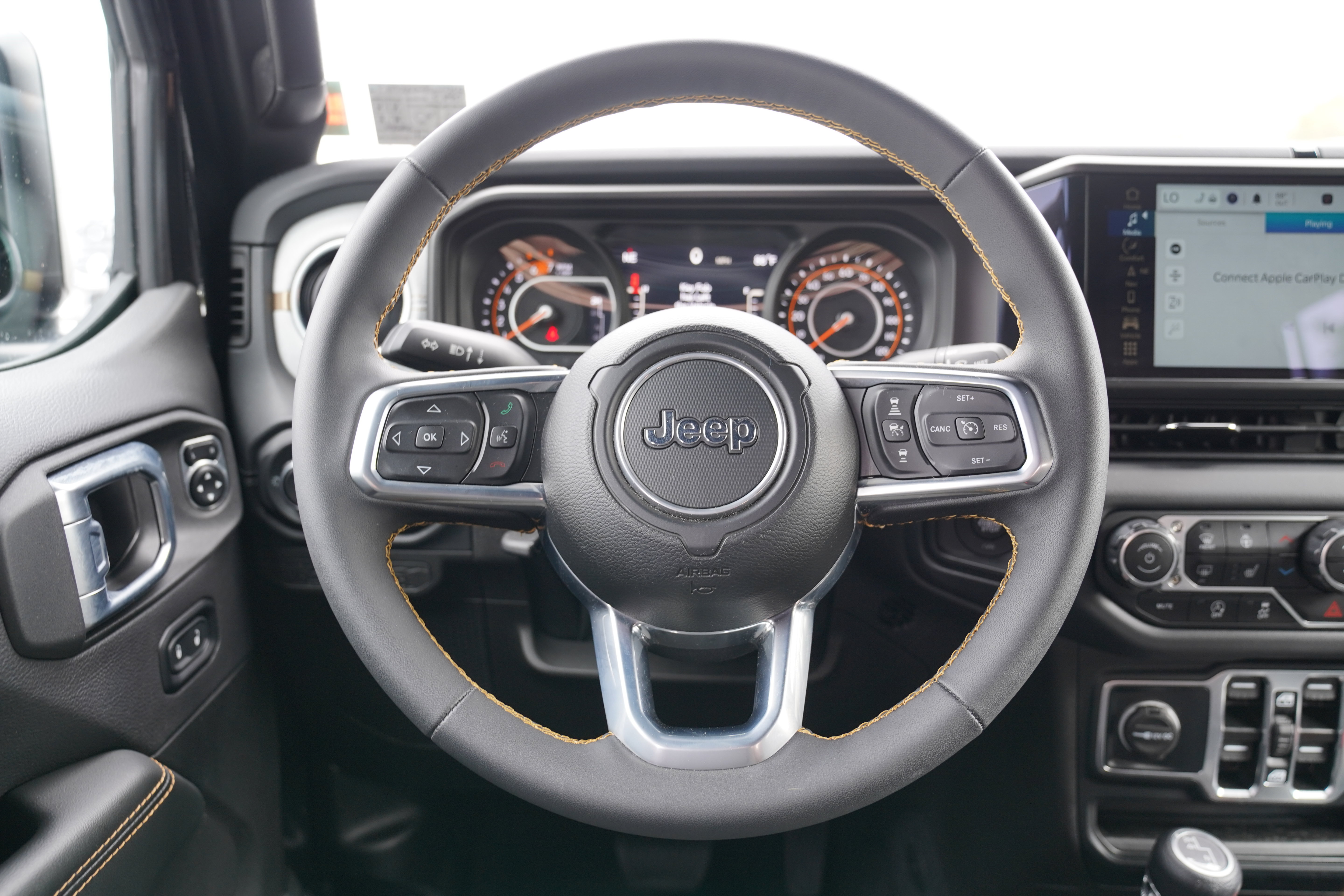 Used 2024 Jeep Wrangler Unlimited Sahara w/ Technology Group AWD/4WD image 16