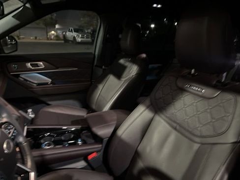 Used 2025 Ford Explorer Platinum w/ Ultimate Package image 29