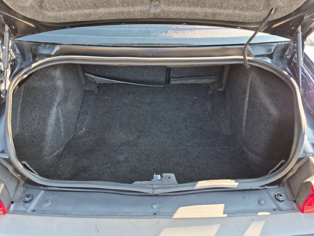 Used 2013 Dodge Challenger SXT RWD image 5