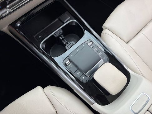 Used 2023 Mercedes-Benz GLB 250 w/ Premium Package image 26