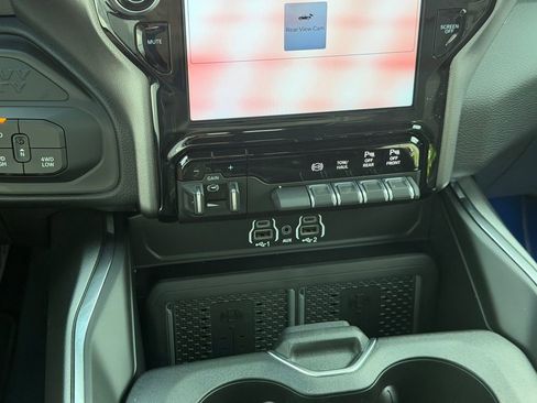 New 2026 RAM 2500 Laramie AWD/4WD image 17