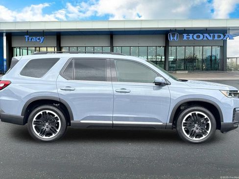 New 2026 Honda Pilot Touring image 4