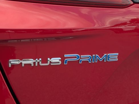 Used 2017 Toyota Prius Prime Premium w/ Carpet Mat Package FWD image 6