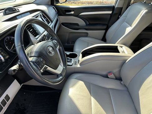 Used 2016 Toyota Highlander XLE image 7