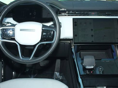 Used 2024 Land Rover Range Rover Sport SE image 4