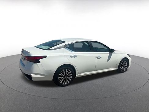 Used 2025 Nissan Altima 2.5 SV FWD image 15