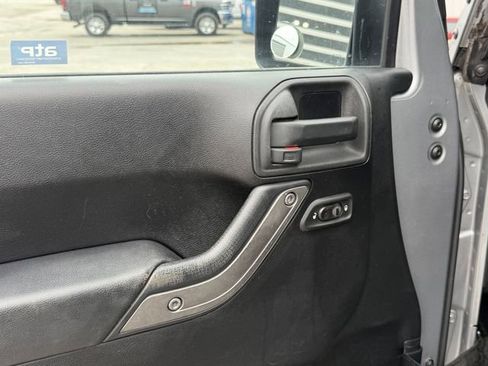 Used 2013 Jeep Wrangler Unlimited Sport image 12