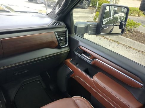 Used 2024 GMC Sierra 2500 Denali Ultimate image 17