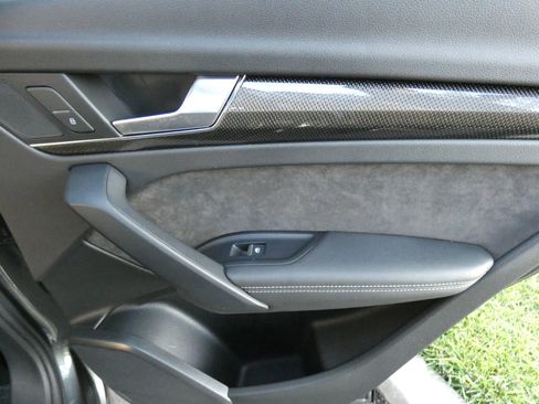 Used 2019 Audi SQ5 Premium Plus w/ Premium Plus Package image 44