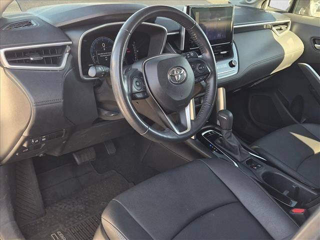 Used 2023 Toyota Corolla Cross XLE w/ Convenience Package FWD image 9