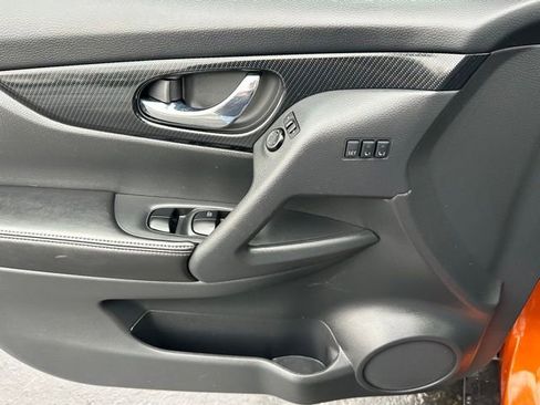 Used 2020 Nissan Rogue SL w/ Premium Package image 21