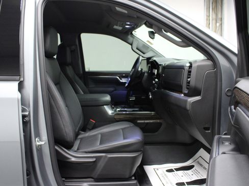 Used 2025 GMC Sierra 1500 Elevation w/ Elevation Premium Package image 16