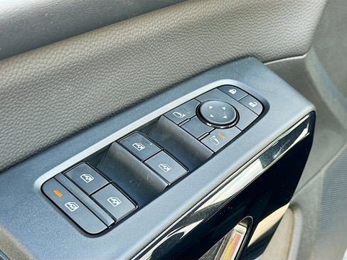 New 2025 Nissan Pathfinder SV image 8