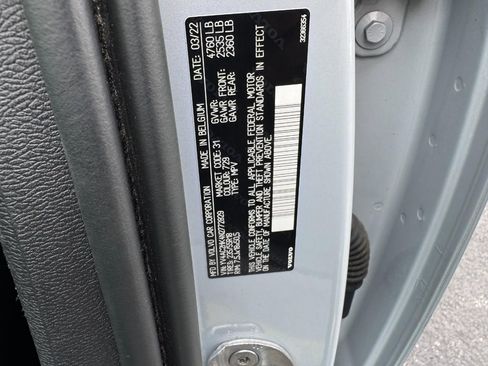 Used 2022 Volvo XC40 T4 Momentum image 27