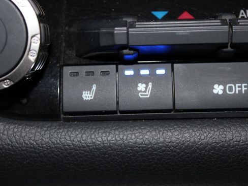 Used 2024 Toyota Tundra Limited AWD/4WD image 46