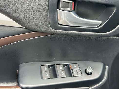 Used 2015 Toyota Highlander XLE image 23