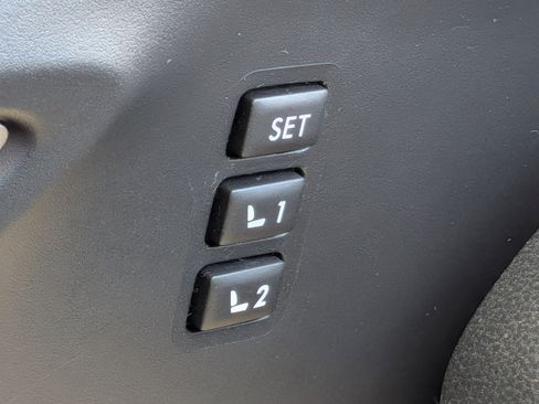 Used 2023 Subaru Ascent Limited w/ Technology Package AWD/4WD image 23