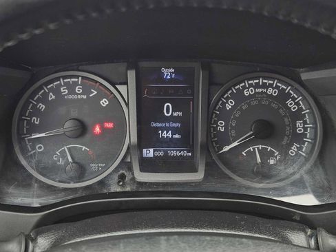 Used 2016 Toyota Tacoma TRD Sport w/ Exterior Package AWD/4WD image 16
