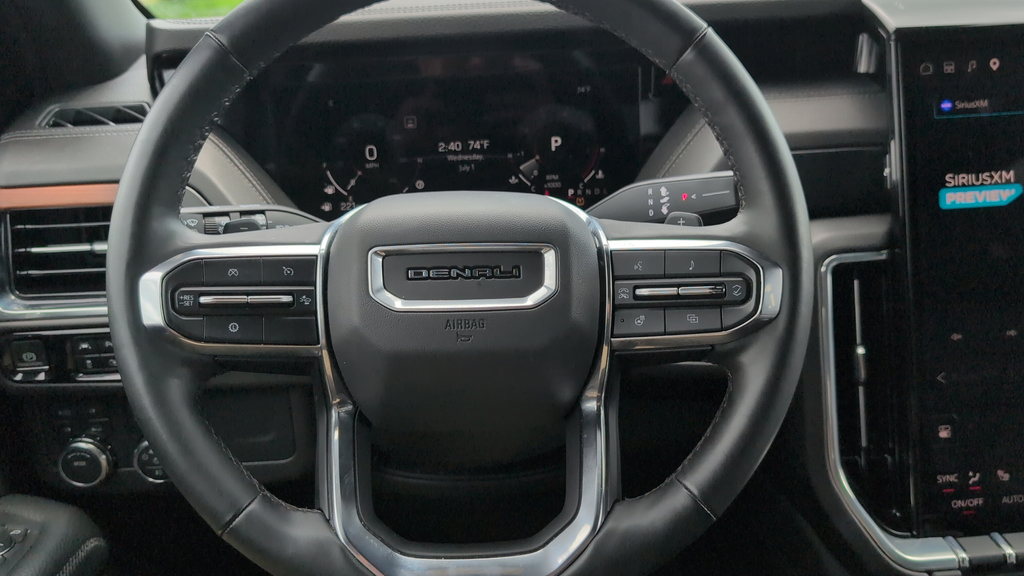 Used 2025 GMC Yukon Denali AWD/4WD image 12