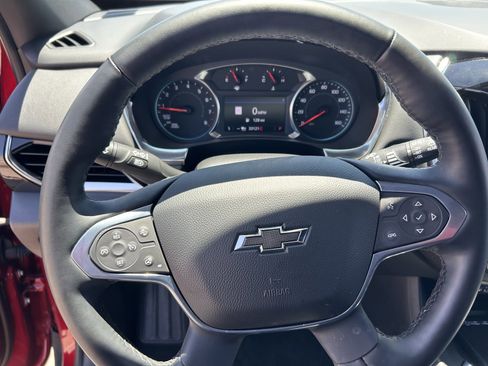 Used 2023 Chevrolet Traverse RS FWD image 13