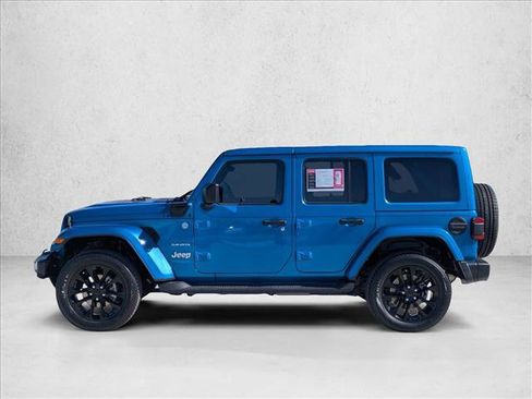 Used 2022 Jeep Wrangler Unlimited Sahara w/ Cold Weather Group image 9