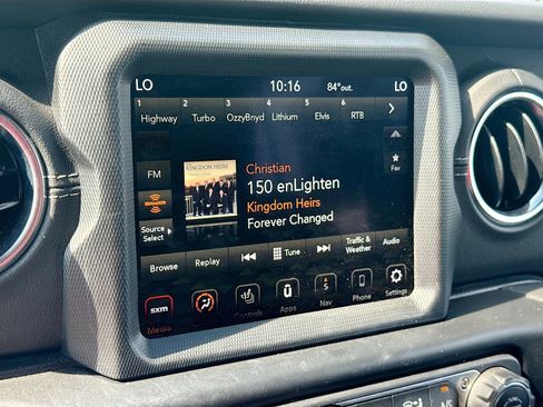 Used 2022 Jeep Wrangler Unlimited Sahara w/ Cold Weather Group AWD/4WD image 15