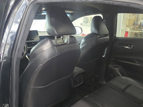 Used 2021 Toyota Venza XLE w/ Softex Package image 15