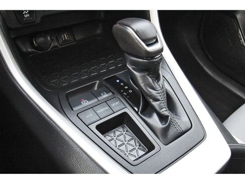 Used 2023 Toyota RAV4 XLE Premium image 27