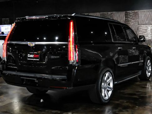 Used 2017 Cadillac Escalade ESV Luxury RWD image 12