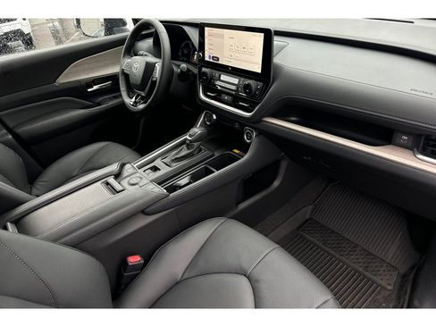 Used 2026 Toyota Grand Highlander Limited image 17