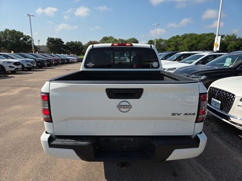 Used 2022 Nissan Frontier SV AWD/4WD image 4
