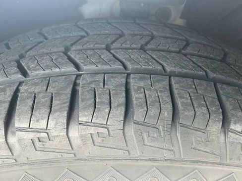 Used 2020 Buick Enclave Essence AWD/4WD image 11