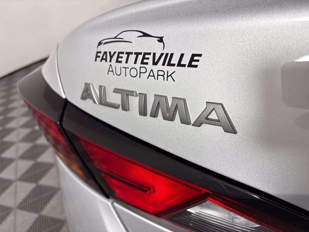 Used 2025 Nissan Altima 2.5 SV FWD image 4