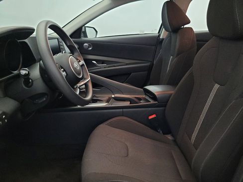 Used 2021 Hyundai Elantra SE FWD image 17