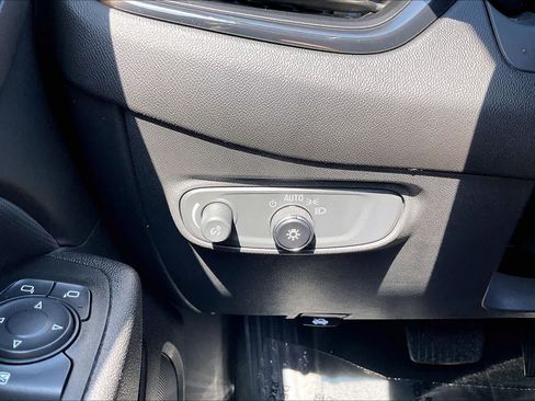 Used 2023 Chevrolet Equinox RS FWD image 32