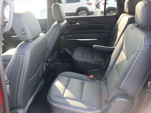 Used 2025 Chevrolet Traverse High Country AWD/4WD image 33