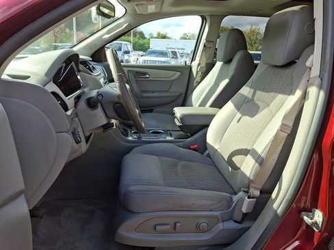 Used 2017 Chevrolet Traverse LT image 18
