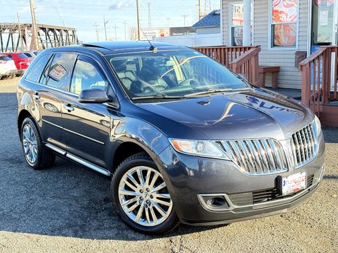 Used 2014 Lincoln MKX AWD w/ Equipment Group 102A image 2