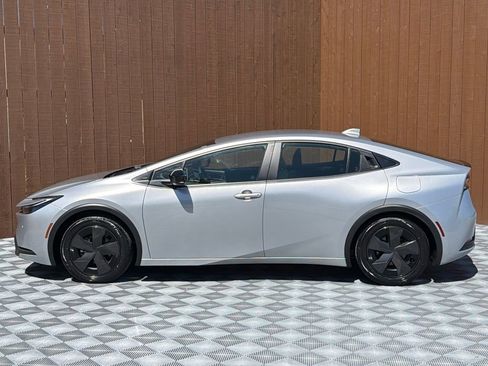Used 2025 Toyota Prius LE FWD image 13