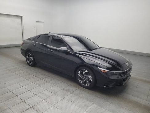 Used 2025 Hyundai Elantra Limited FWD image 11