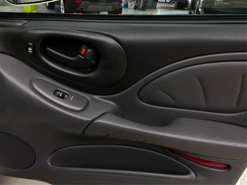 Used 2004 Pontiac Bonneville SE w/ Leather Appointment Package image 24