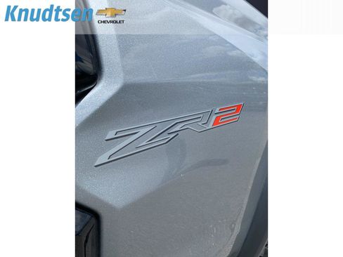 Used 2024 Chevrolet Colorado ZR2 w/ Technology Package AWD/4WD image 11
