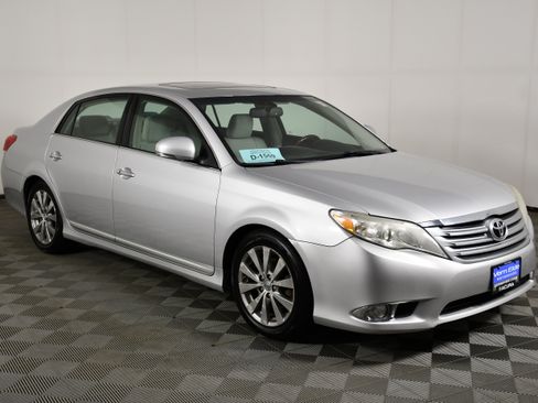 Used 2012 Toyota Avalon Limited FWD image 4