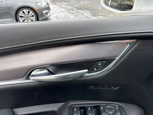 Used 2018 Cadillac XT5 Luxury w/ LPO, Black Ice Package image 12