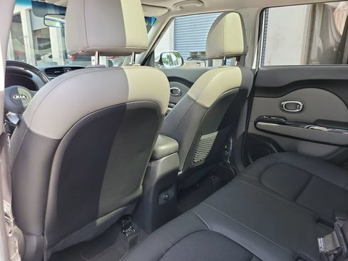 Used 2017 Kia Soul + w/ Primo Package FWD image 10