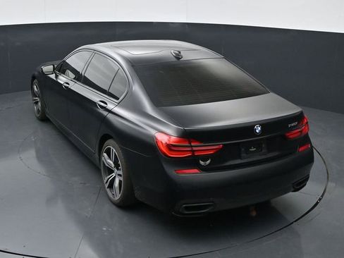 Used 2018 BMW 750i w/ Executive Package RWD image 31
