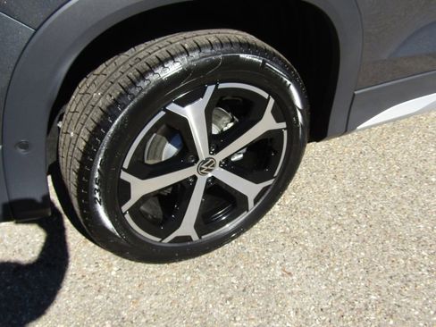 New 2025 Volkswagen Tiguan SE AWD/4WD image 7