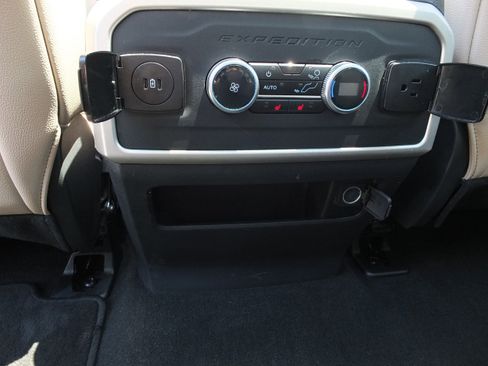 Used 2024 Ford Expedition Limited RWD image 20