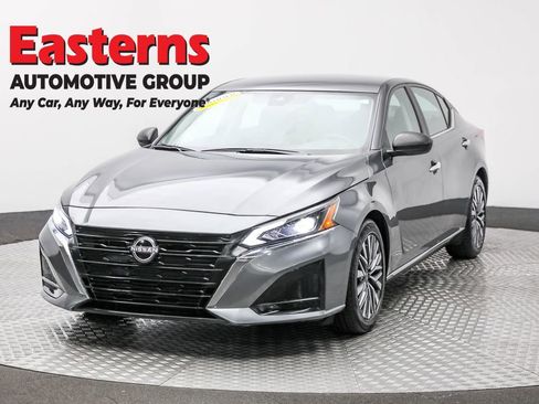 Used 2024 Nissan Altima 2.5 SV image 1